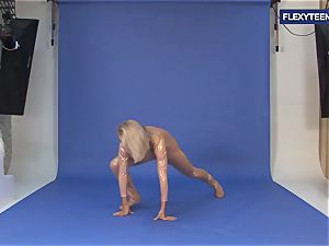 impressive nude gymnastics by Vetrodueva